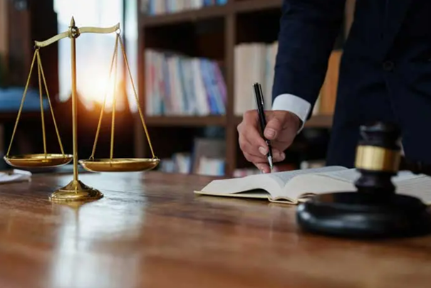 پیگیری-پرونده-بدون-وکیل-چه-معایبی-به-همراه-خواهد-داشت؟