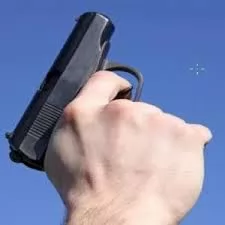 چنانچه-بزه-استفاده-غیرمجاز-از-سلاح-با-شلیک-تیر-هوایی-محقق-شود-مصرف-غیرمجاز-نتیجه-همان-عمل-است