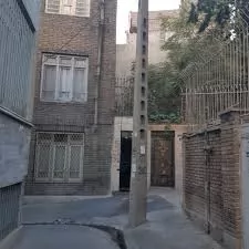 کوچه-بن-بست-ملک-مجاوران-آن-است