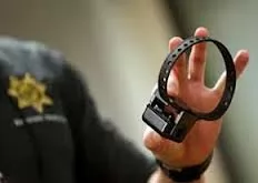 دستبندهای-الکترونیکی-از-5-آبان-در-اختیار-زندان-ها